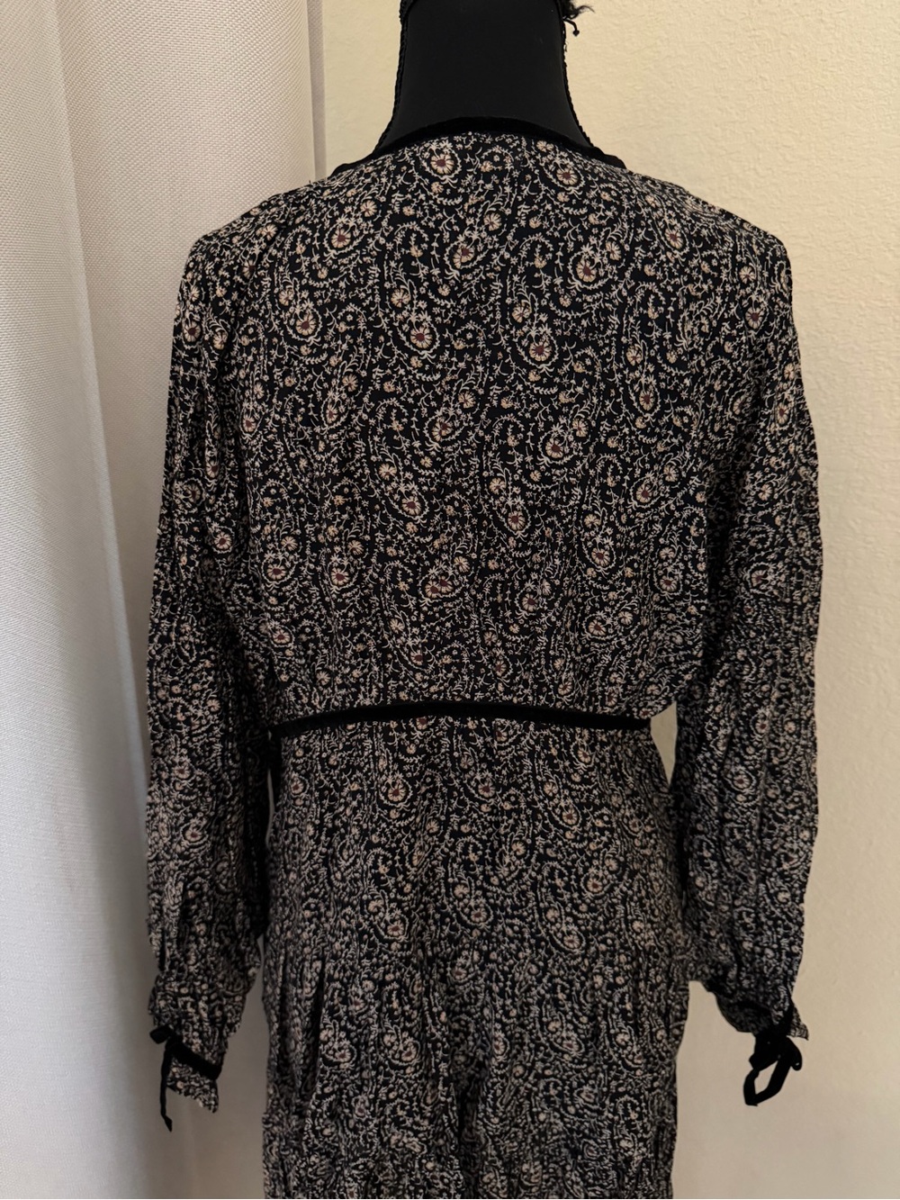 DÔEN Black Floral Velvet Trim Long Sleeve Tent Dress Size S Boho Cottagecore - Picture 8 of 9